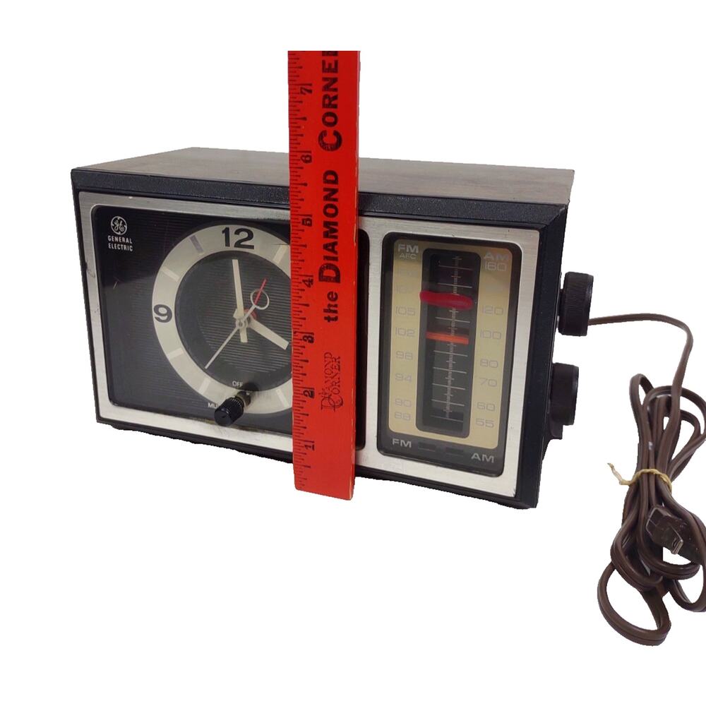 Vintage General Electric Clock Radio Model 7-4501 A - Walnut Grain Tested MCM - Picture 2 of 10